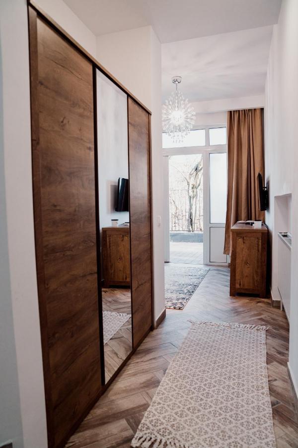 Garden Apartament Petrila エクステリア 写真