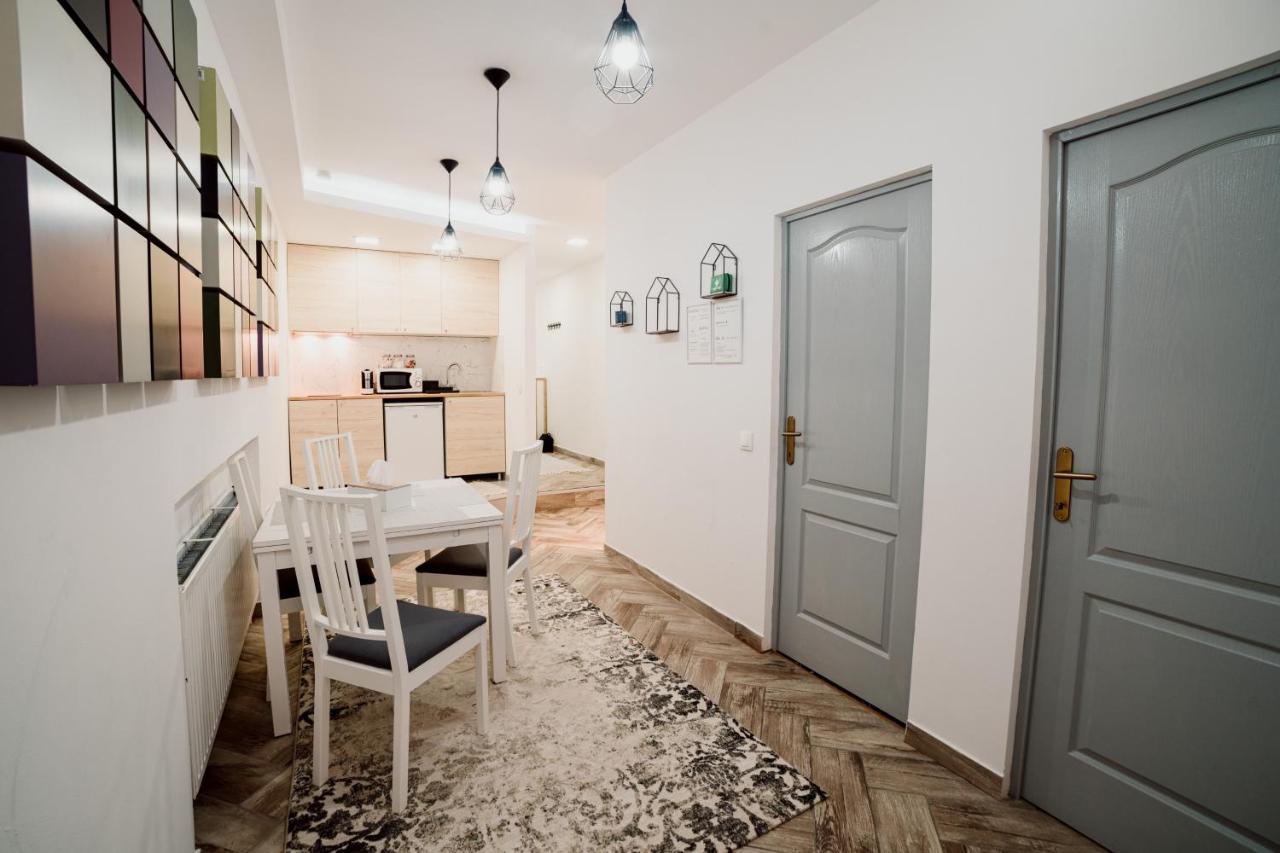 Garden Apartament Petrila エクステリア 写真