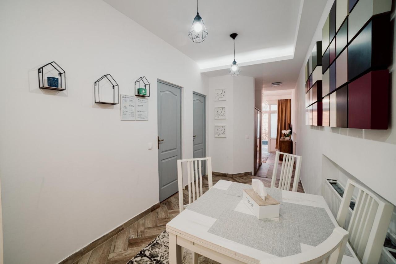 Garden Apartament Petrila エクステリア 写真