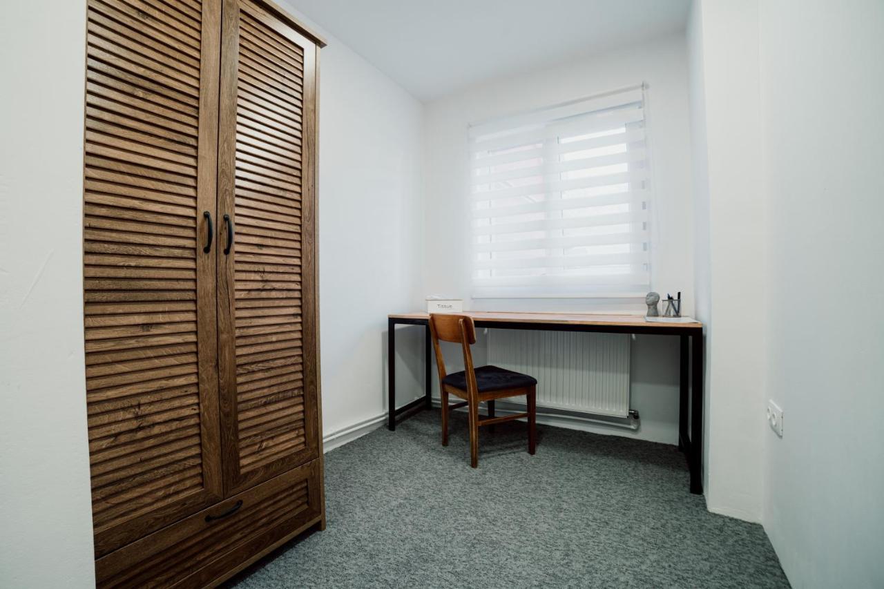 Garden Apartament Petrila エクステリア 写真